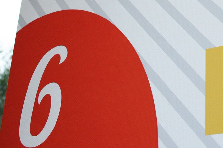 makkelijk aan te brengen easy-dot sticker met zichtbare lijmdotjes aan de achterkant